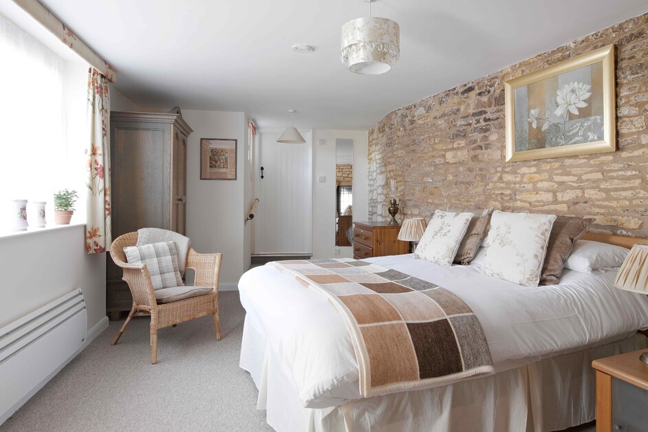 Andy Mossack reviews a one-bedroom rustic Cotswold cottage rental in Bourton-on-the-Water, one of the Cotswolds’ most popular villages.