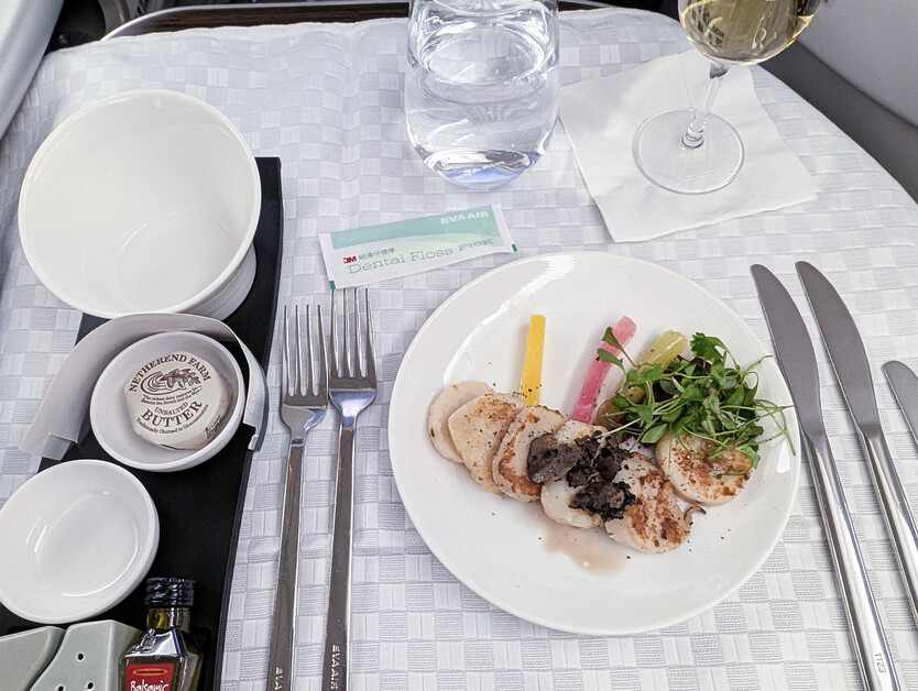 JD Murphy reviews the Eva Air Royal Laurel Class cabin and revels in multi award-winning business service.