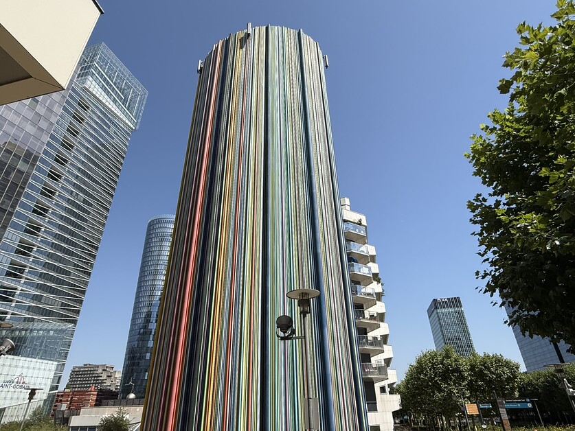 Andy Mossack visits the wide-open spaces of the Paris La Défense district. Traffic free and minutes from the city centre. Basing yourself here is a no brainer.