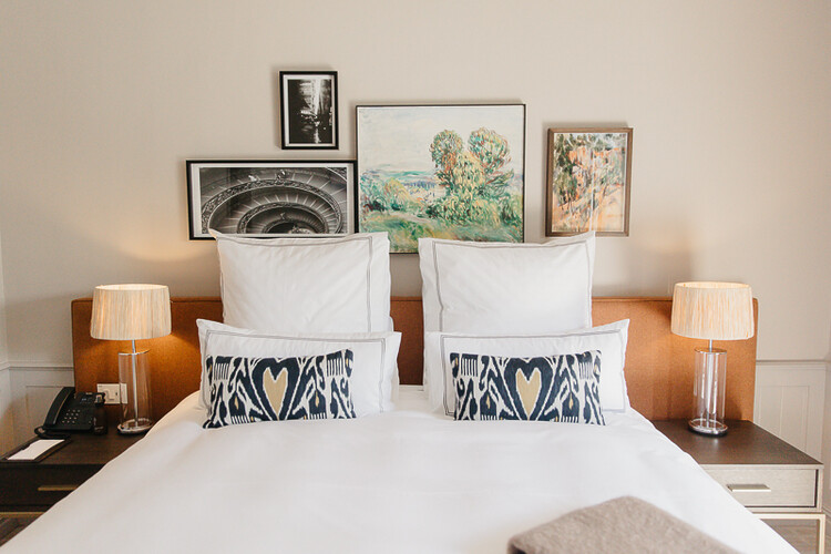 Sarah Kingdom checks into Erinvale Estate Hotel & Spa, and discovers a Cape Winelands escape that combines heritage, gastronomy, golf and relaxation.