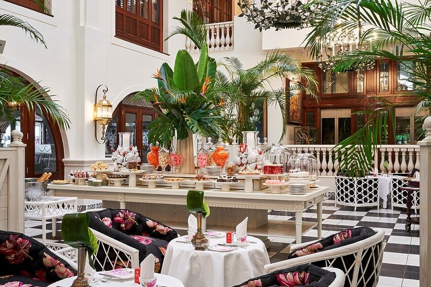 When Sarah Kingdom visits The Oyster Box Hotel on South Africa’s dazzling KwaZulu-Natal coast, she finds a luxury hotel unlike any other; a true original in every sense of the word.