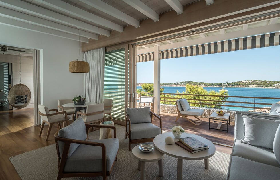2 unmissable luxury hotels on the Athens Riviera