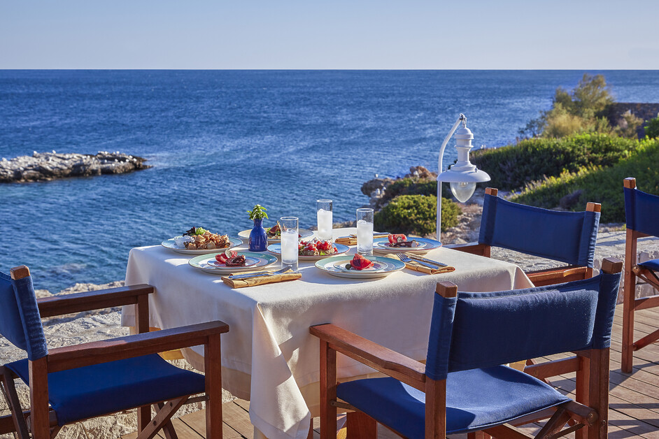 2 unmissable luxury hotels on the Athens Riviera