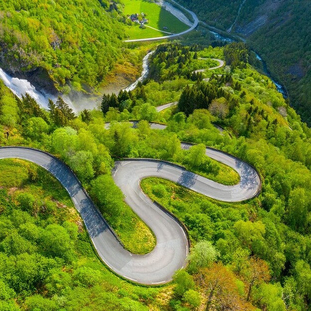 Helen Johnston reviews Norway in a Nutshell®. A day trip for solo travellers from Oslo to Bergen by train, boat and coach to see everything Norway has to offer.