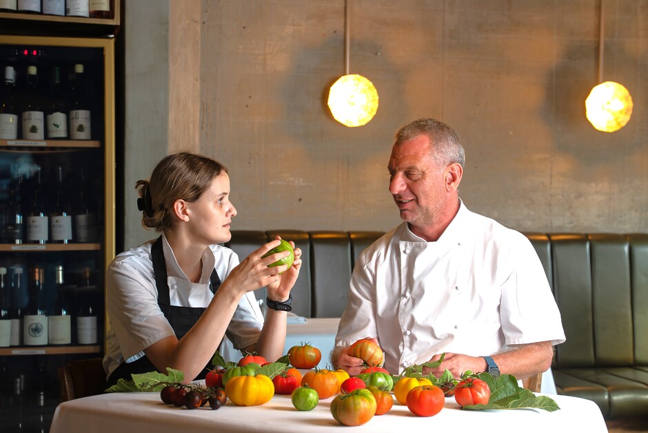 At SALON Sarah Kingdom discovers a fabulous blend of global influences, seasonal local produce, and theatrical yet thoughtful service.