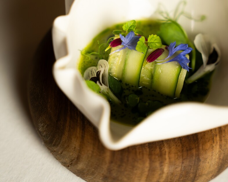At SALON Sarah Kingdom discovers a fabulous blend of global influences, seasonal local produce, and theatrical yet thoughtful service.