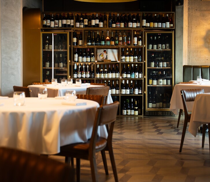 At SALON Sarah Kingdom discovers a fabulous blend of global influences, seasonal local produce, and theatrical yet thoughtful service.