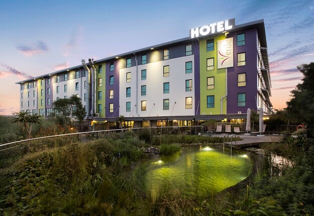 Brian Berkman stays at Hotel Verde to check out Its green credentials and value as an airport hotel of choice.