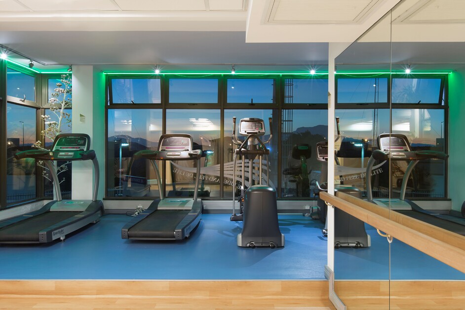 Brian Berkman stays at Hotel Verde to check out Its green credentials and value as an airport hotel of choice.