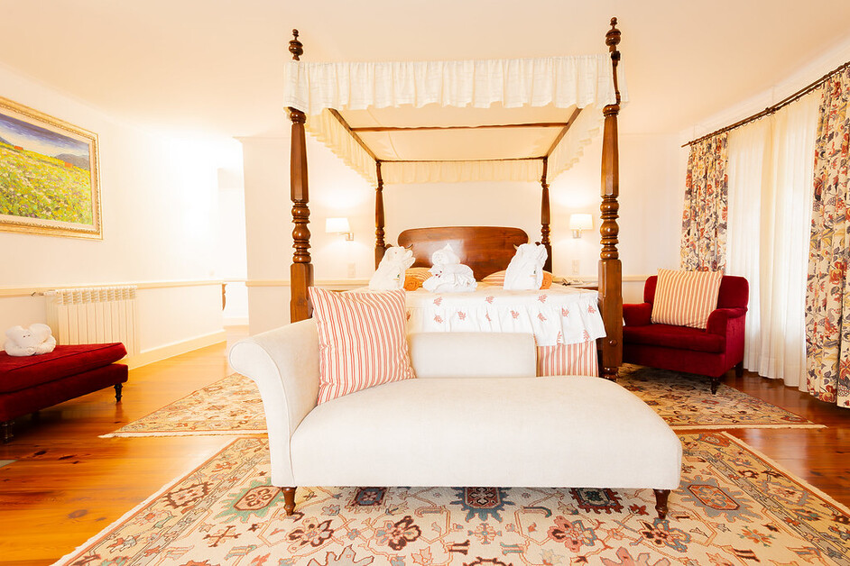 Anna Smith stays at Hotel Quinta da Serra and is thoroughly seduced by this pink mystery mansion.