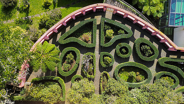 Anna Smith stays at Hotel Quinta da Serra and is thoroughly seduced by this pink mystery mansion.