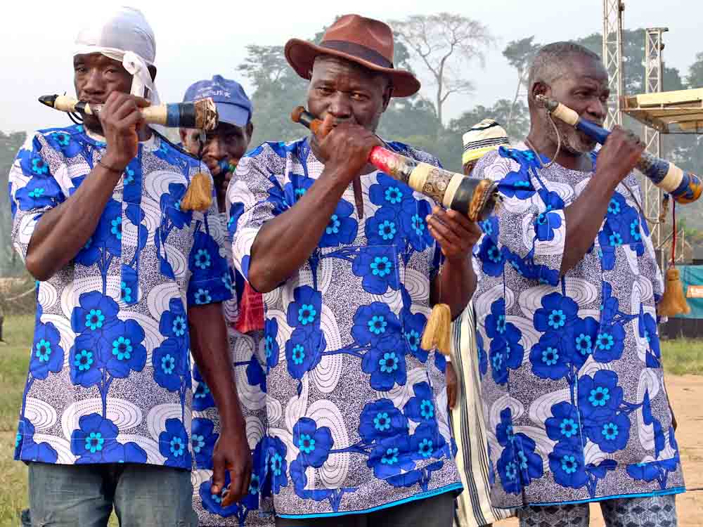 In his Essential Guide to Côte d’Ivoire Rupert Parker is a hit wih his idiot dancing.