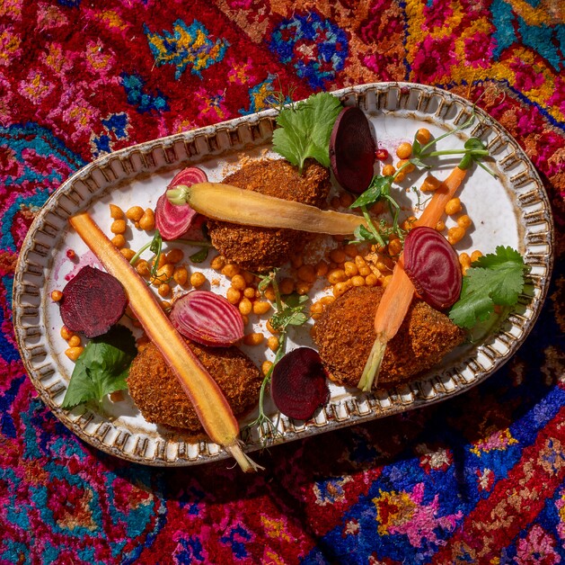 As Kinky Boots meets Colonel Saab, Andy Mossack reviews another tasty dining/theatre combination.