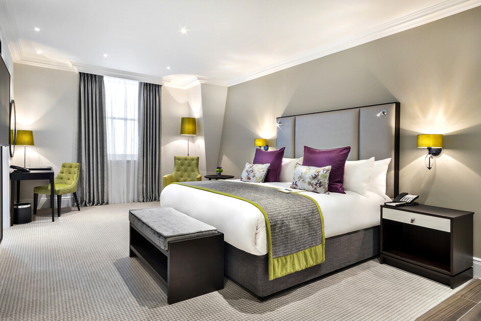 Andy Mossack reviews St. James’ Court,A Taj Hotel and finds it a right royal residence.
