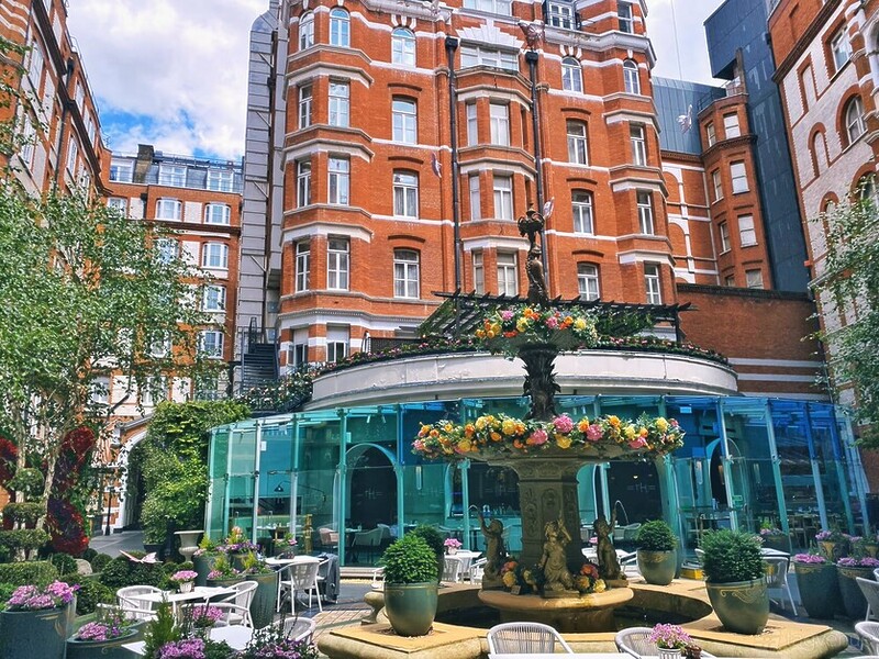 Andy Mossack reviews St. James’ Court,A Taj Hotel and finds it a right royal residence.