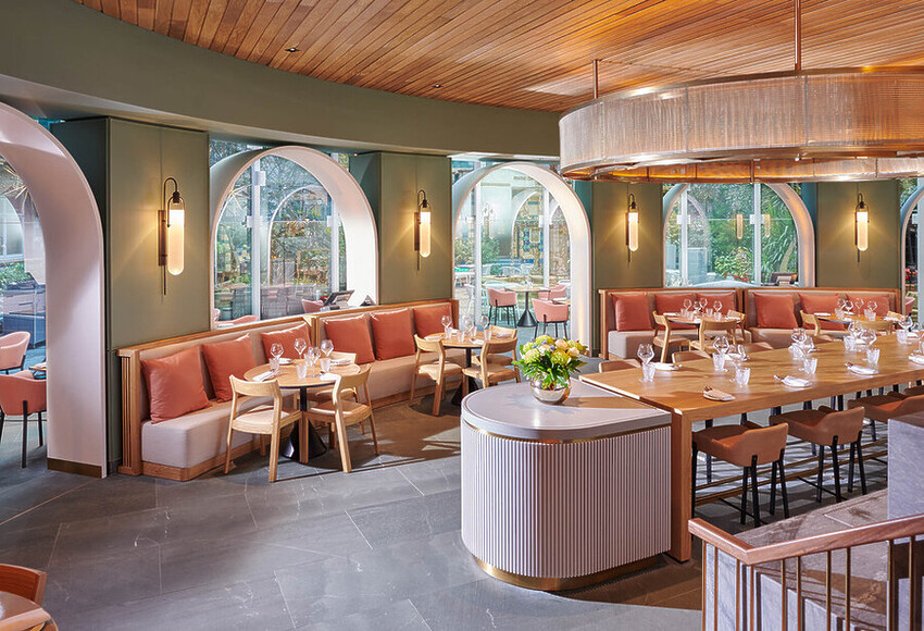 Andy Mossack reviews St. James’ Court,A Taj Hotel and finds it a right royal residence.