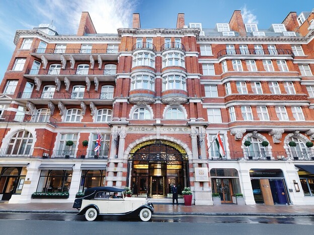 Andy Mossack reviews St. James’ Court,A Taj Hotel and finds it a right royal residence.
