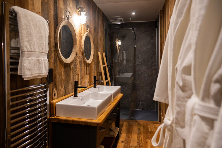 Andy Mossack stays at Bainland Lodge Retreats and enters a world of sustainable luxury.