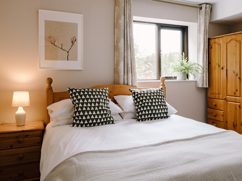 Beverley Watts stays at Moorleaze. An eco-aware cottage retreat in rural England, and finds it definitely the way to recalibrate your life and chill out.