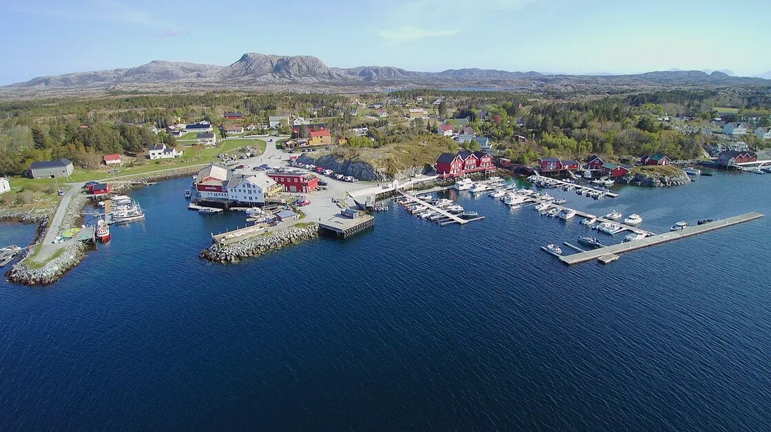 Sarah Kingdom eats at the Brygge Restaurant before taking a boat to Hitra Island to sleep on the Floating Suite on Hitra Island.