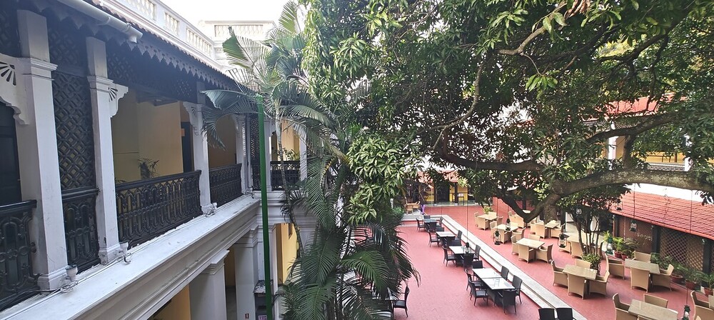 Bindu Gopal Rao stays at the Royal Orchid Metropole and soaks in the vibes of the city with a regal past.