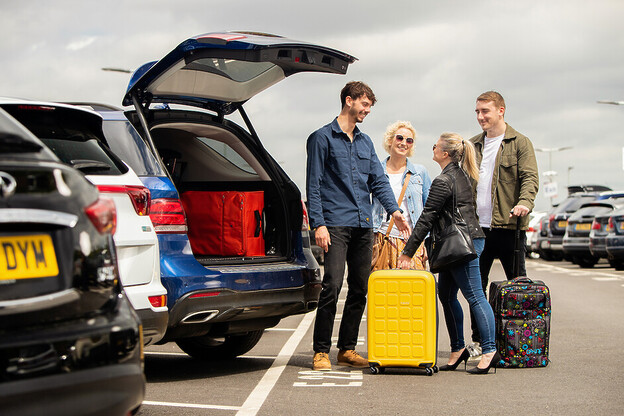 It seems people power is winning when it comes to airport parking costs with the average prices faliing by almost 6% as holidaymakers become used to shopping around for airport parking deals.