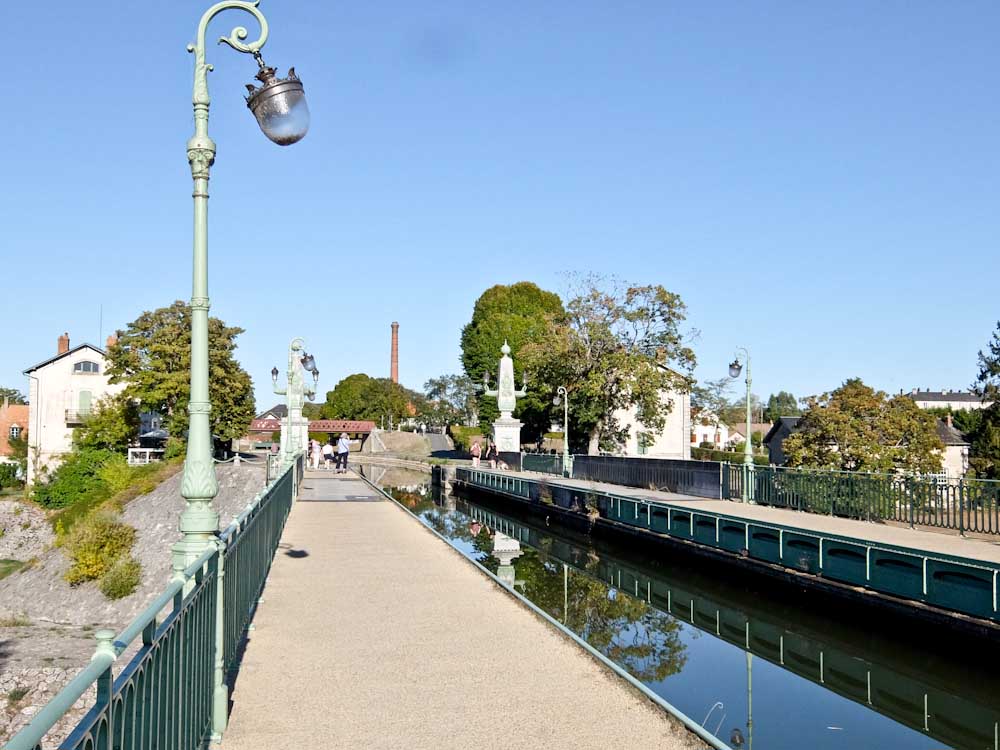 Rupert Parker gets on his E-bike and goes cycling from Paris to Orléans in France following the Seine and Loire rivers.