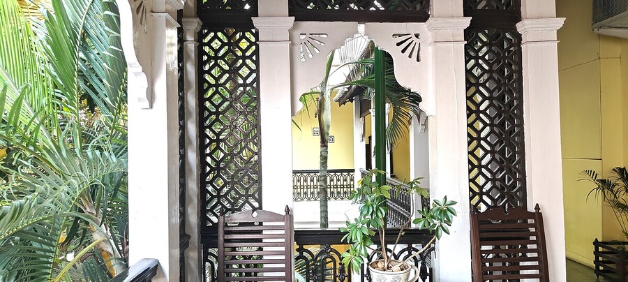 Bindu Gopal Rao stays at the Royal Orchid Metropole and soaks in the vibes of the city with a regal past.